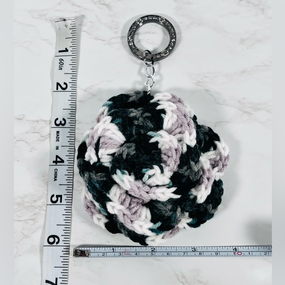 Marble Crochet Flower Bag Charm - Picture 4 of 5